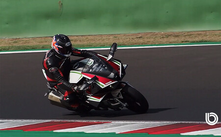 La Bimota TESI H2 se deja ver rodando en el circuito de Misano con Alan Cathcart a los mandos