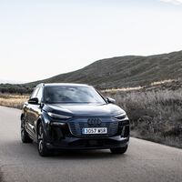 Probamos el Audi Q6 e-tron: un SUV eléctrico que justifica un precio de casi 100.000 euros a base de confort y no tanto por autonomía