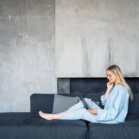 Hay ricos tan aburridos de su propia vida que han empezado a pintarse humedades falsas en sus casas