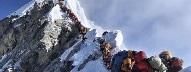 El Everest se está derritiendo más rápido que nunca. Y 6.000 litros de orina diario lo están acelerando