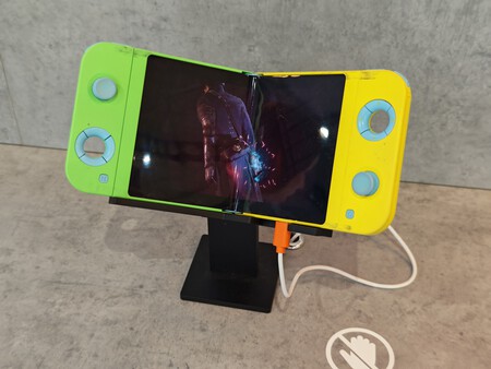 Prototipo de consola plegable | Imagen: Xataka