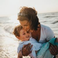 Madres solteras por elección: el camino en solitario a la maternidad contado por dos mamás