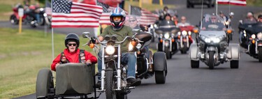 El último deseo de este motero en paliativos era darse una vuelta en moto. Un emotivo adiós rodeado de Harley-Davidson