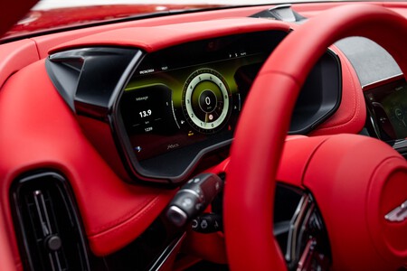 Aston Martin DBX707 cuadro digital