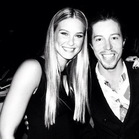 ¿Estará Bar Refaeli interesada en las clases de snowboard gratis?
