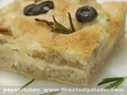 Focaccia de aceitunas y romero con Thermomix. Receta