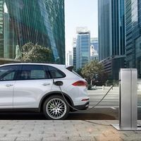 Cada vez se venden más coches híbridos y eléctricos, pero aún están lejos de las mecánicas convencionales