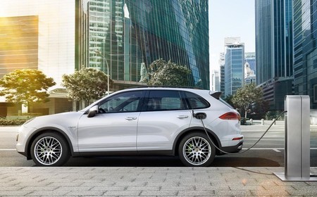 Cada vez se venden más coches híbridos y eléctricos, pero aún están lejos de las mecánicas convencionales