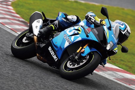 Los mismos 202 CV y distribución variable para la Suzuki GSX-R1000, pero ahora con mejor equipamiento