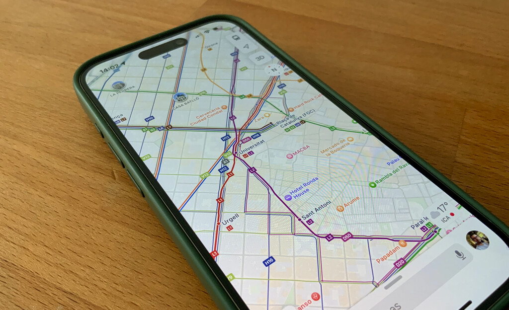 El transporte público me ha enseñado que Apple Maps está a años luz de Google: así exprimo sus opciones para viajar con tranquilidad