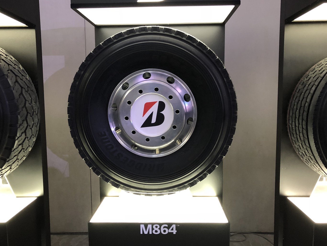Bridgestone actualiza su gama de llantas para SUV y camiones, estas son sus nuevas ofertas
