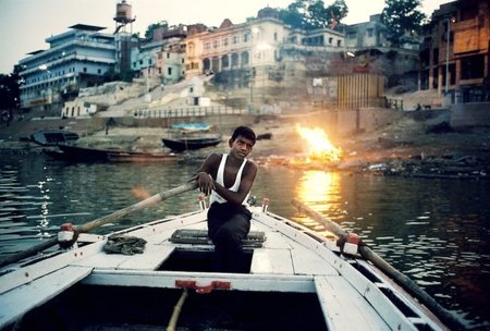 Consejos para contratar una travesía por el Ganges en Varanasi