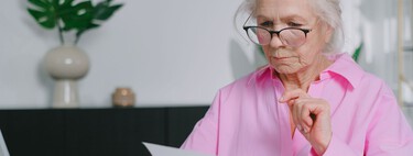 Jubilados con más de 40 años cotizados recogen firmas contra los recortes en su pensión: "Mis rodillas no podían más y me reducen un 11%" 