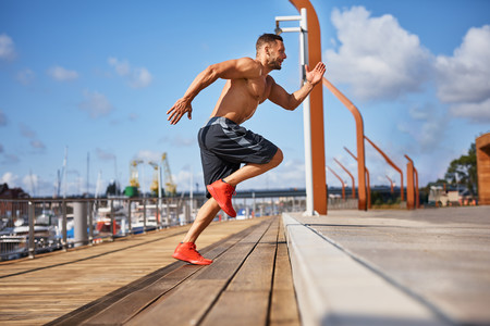 Plan de entrenamiento de una semana combinando entrenamiento en casa y al aire libre