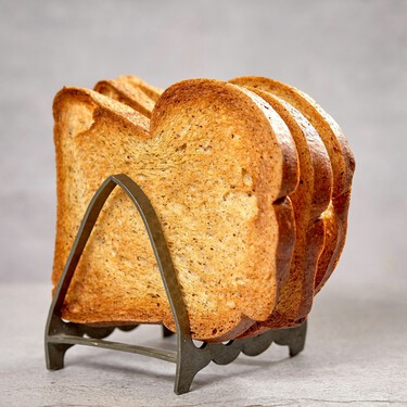 Con este accesorio para freidora de aire la tostadora pasará a segundo plano: prepara hasta ocho tostadas de una vez