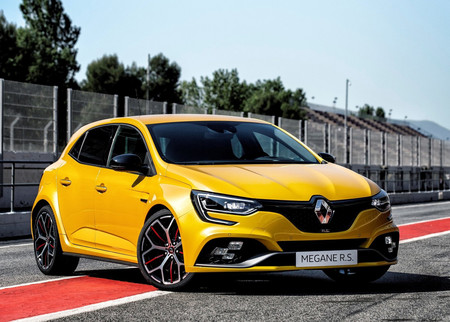 El Renault Mégane R.S. Trophy es una pesadilla de 300 hp para el León Cupra R