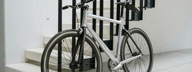 Qué puedes hacer si un vecino ocupa el rellano con su bici según la Ley de Propiedad Horizontal 