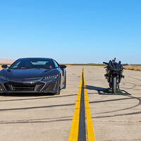 Esto pasa cuando la moto más rápida del mundo, la Kawasaki H2R, corre contra el mítico Honda NSX