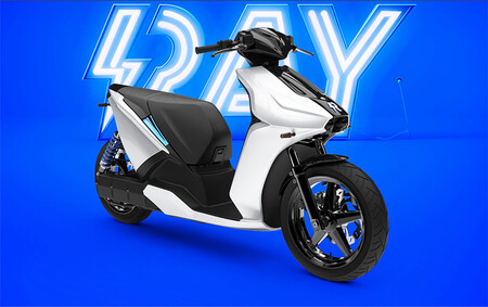 RAY es una nueva moto eléctrica española que promete 160 km de autonomía por 5.950 euros, y debería llegar en 2021