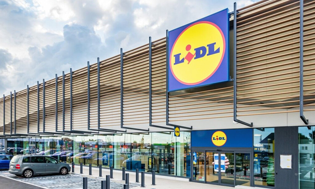 Lidl rebaja (a mitad de precio) esta chimenea eléctrica sin obras ni humos: ideal para tu casa este invierno 
