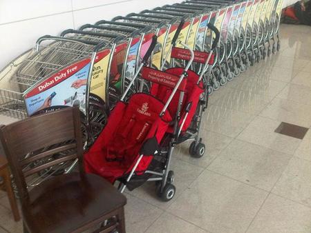 Carritos para bebés en el aeropuerto de Dubai