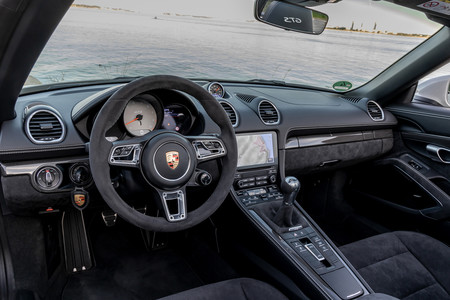 Porsche 718 Boxster GTS interior