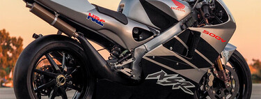 La moto japonesa más cara de la historia es esta Honda. Es como una MotoGP a la antigua, y su pastizal tiene un buen motivo 