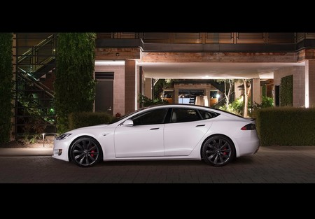Tesla Model S 2017 1600 0d