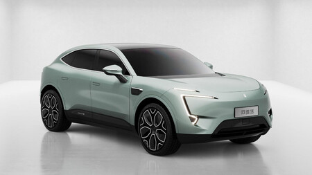 Este SUV eléctrico chino apunta maneras: equipa tecnología Huawei, tiene más de 260 CV de potencia y promete una autonomía de 500 km