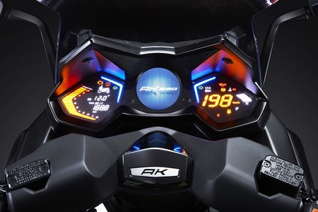 El Kymco AK 550 nos promete una revolución, para convertirse en el nuevo rey de los maxi-scooter
