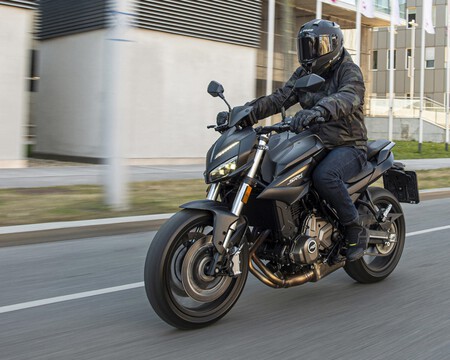 Qj Motor Ateerriza En Espana Con Su Gama De Motocicletas 005
