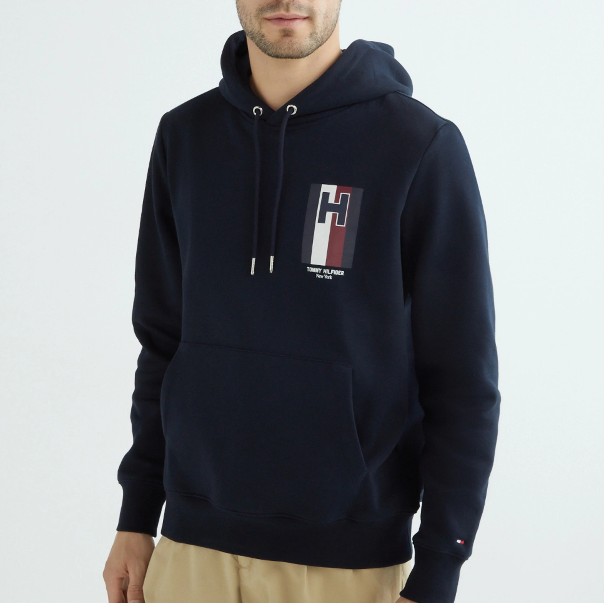 Sudadera con capucha de hombre con logo en el pecho
