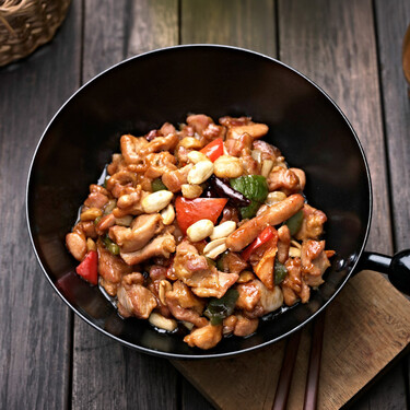 Kung pao o Gong bao, el pollo picante de Sichúan cuyo nombre prohibió Mao, pero conquistó a Occidente 
