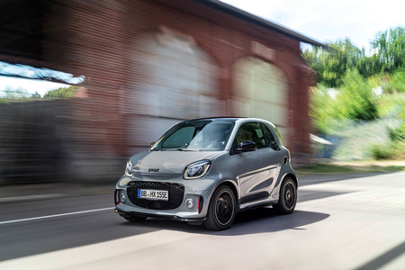 Los smart EQ fortwo y forfour eléctricos estrenan nuevo diseño, pero conservan la misma batería de 17,6 kWh