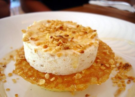 Un postre es más dulce si te lo sirven en un plato blanco