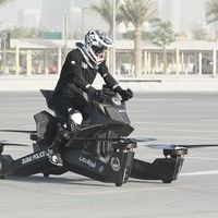 Si tienes 130.000 euros ya puedes comprar la moto voladora que usa la Policía de Dubái