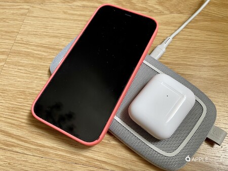 Esta es la Base Duo de Fresh 'n Rebel: carga inalámbrica para dos dispositivos Apple