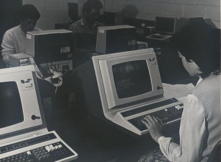 ¿Qué primer lenguaje de programación te gustaría haber aprendido si lo hicieras ahora?: la pregunta de la semana