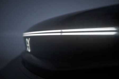 El misterioso Volvo 360c de estos dos teaser podría adelantar un coche 100% eléctrico y autónomo