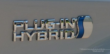 Toyota Prius Plug-in logo