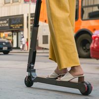 Hyundai ofrecerá como accesorio en sus coches un patinete eléctrico plegable, con 20 km de autonomía y 7,7 kg de peso