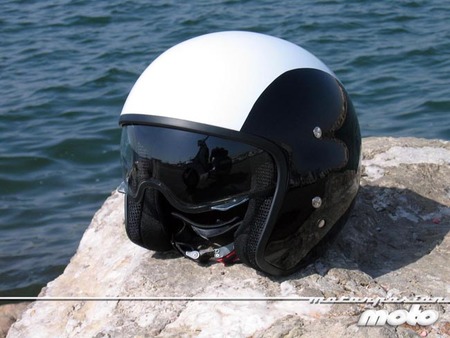 Diesel AGV Hi-Jack, prueba del casco de piloto de helicóptero para moto