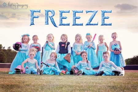 “Freeze”, el equipo de princesas Disney que juega al softball crea sensación en las redes