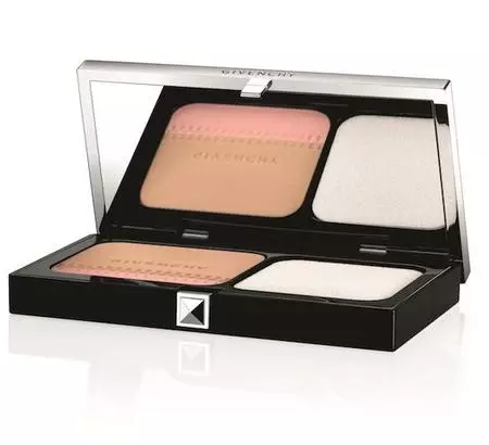 Teint Couture de Givenchy aparece en versión compacta. Ha nacido un imprescindible de larga duración.