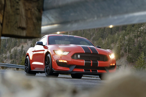 Nueve deportivos de altos vuelos que aún puedes comprar con caja de cambios manual