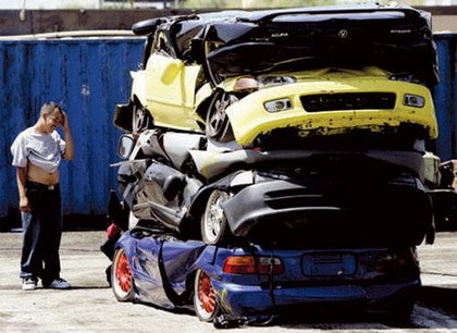 En California envían al desguace a los coches que participen en carreras ilegales y tengan piezas robadas