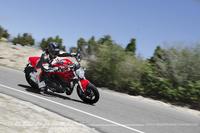 Ducati Monster 1200, prueba (conducción en circuito -breve-, autopista y pasajero)
