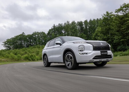 Mitsubishi Outlander 2023 89