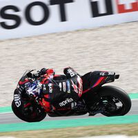 ¿Es una moto? ¿Es una avión? No, es el revolucionario carenado de la MotoGP de Aprilia en los test de Montmeló