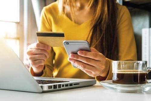 Millones de mexicanos siguen fuera del sistema financiero y los bancos creen que la solución está en el celular